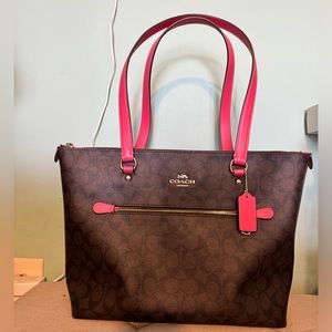 EUC Coach Signature Canvas Gallery Tote